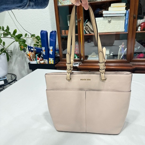 MICHAEL KORS
Bedford Medium Pebbled Leather Tote Pale Pink - Picture 2 of 7